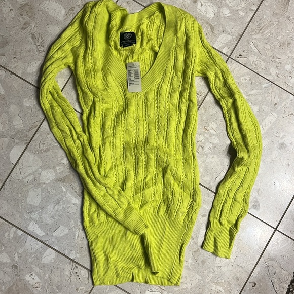 NWT! American eagle sweater - Picture 9 of 11